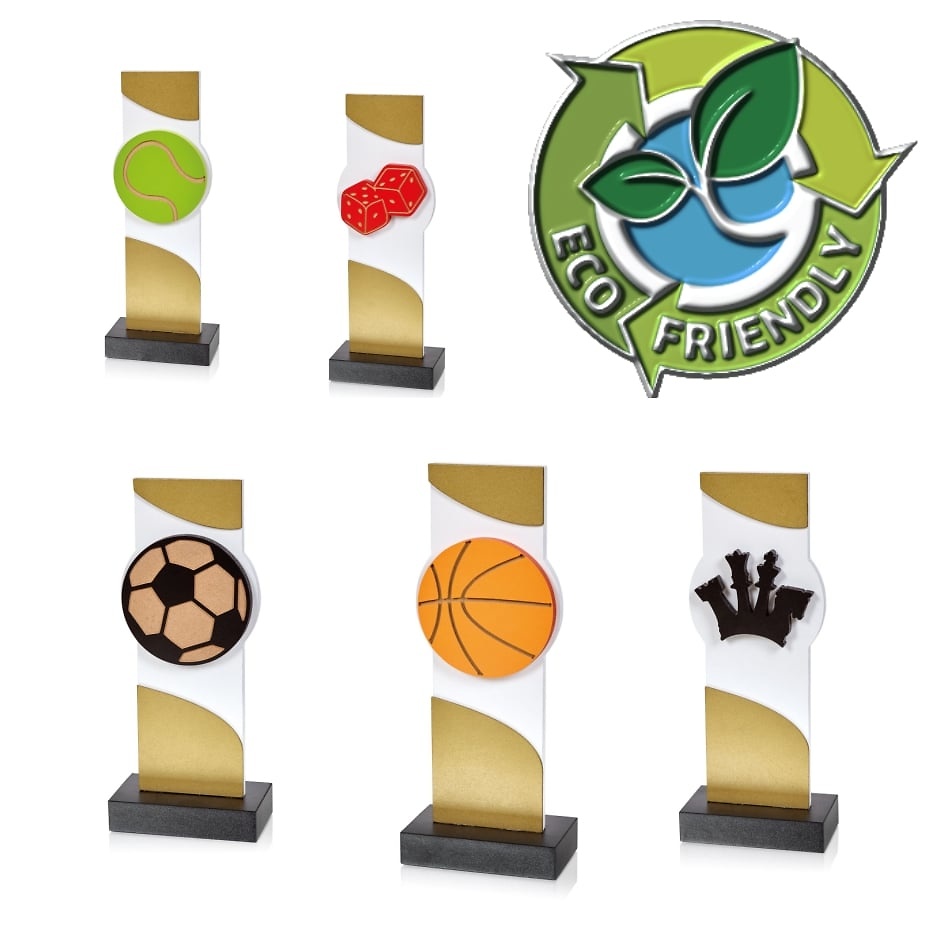 Trofeo realizado en madera diferentes deportes decorado 